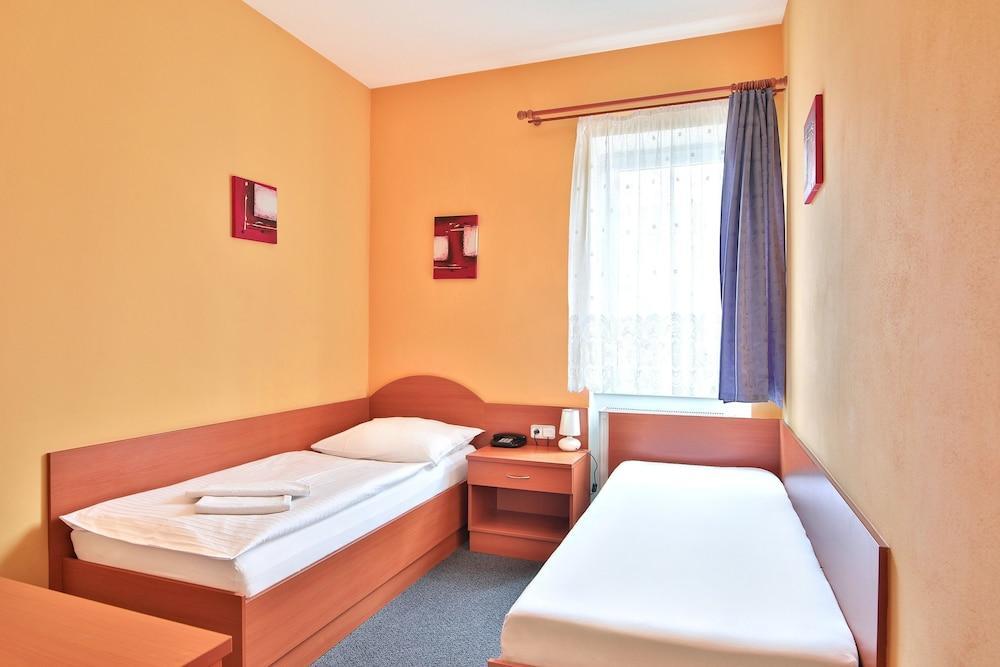 Attic Hotel Прага Экстерьер фото