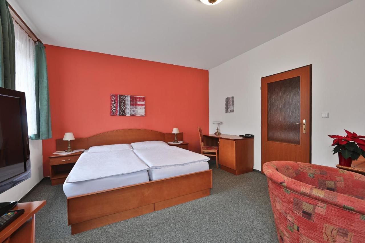 Attic Hotel Прага Экстерьер фото