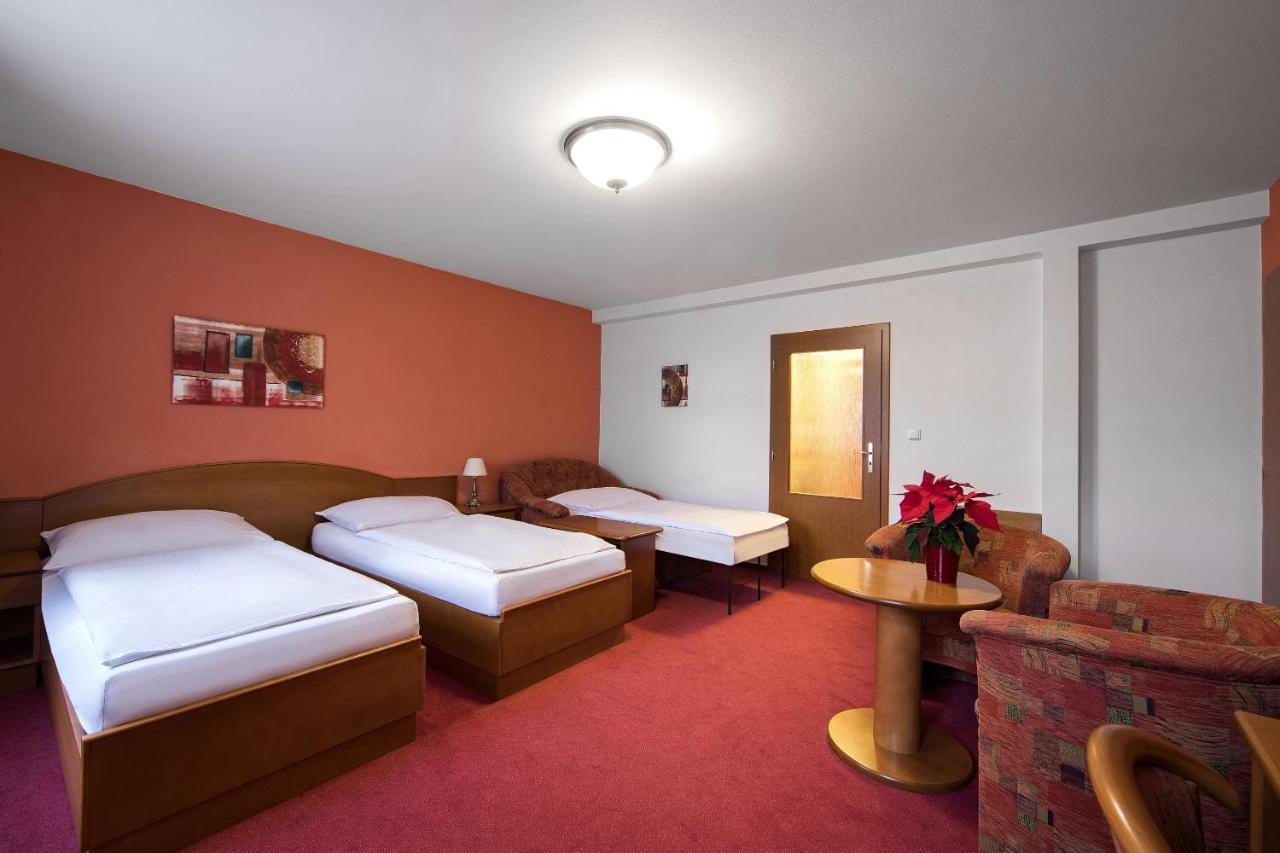 Attic Hotel Прага Экстерьер фото
