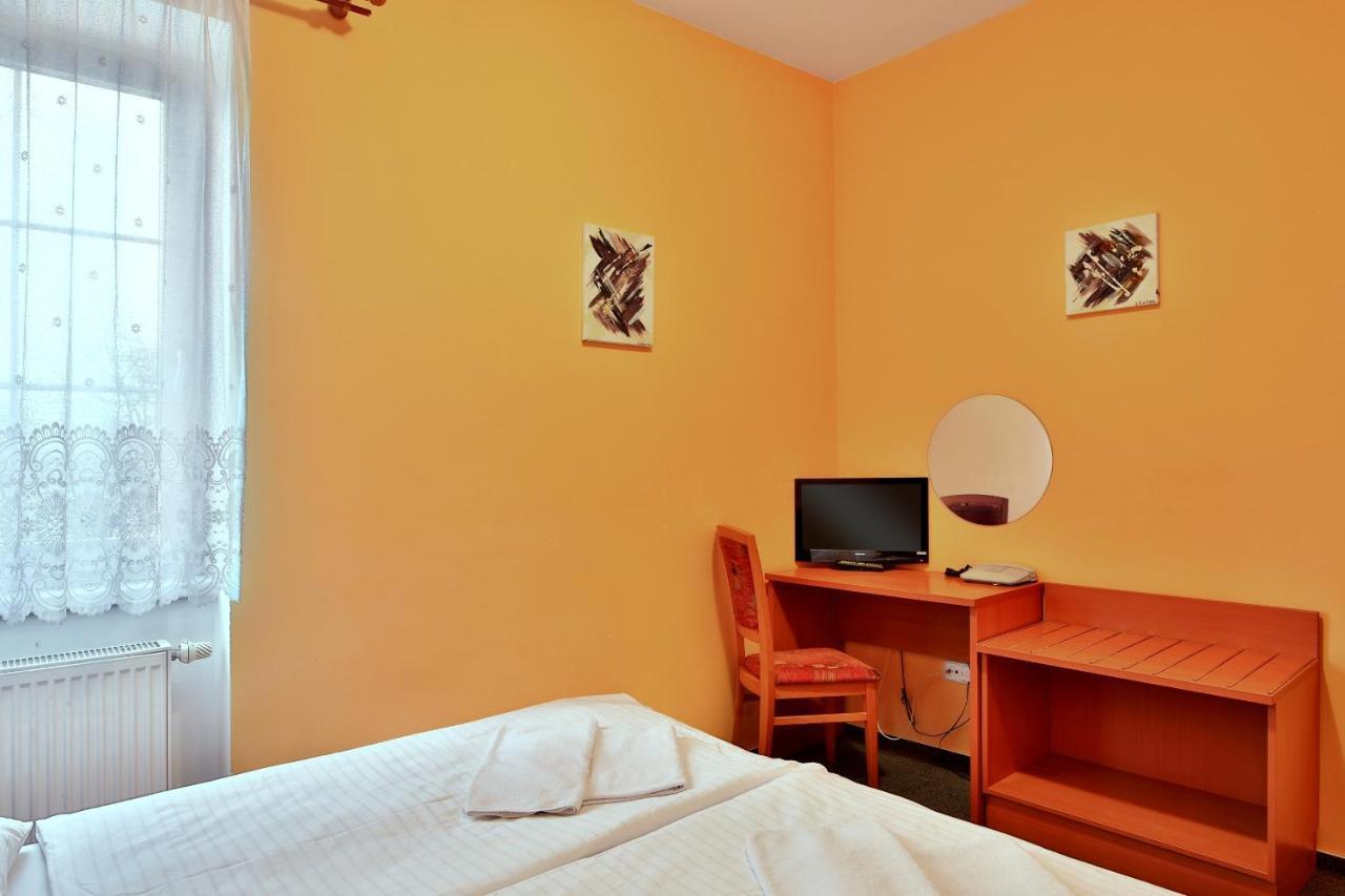 Attic Hotel Прага Экстерьер фото