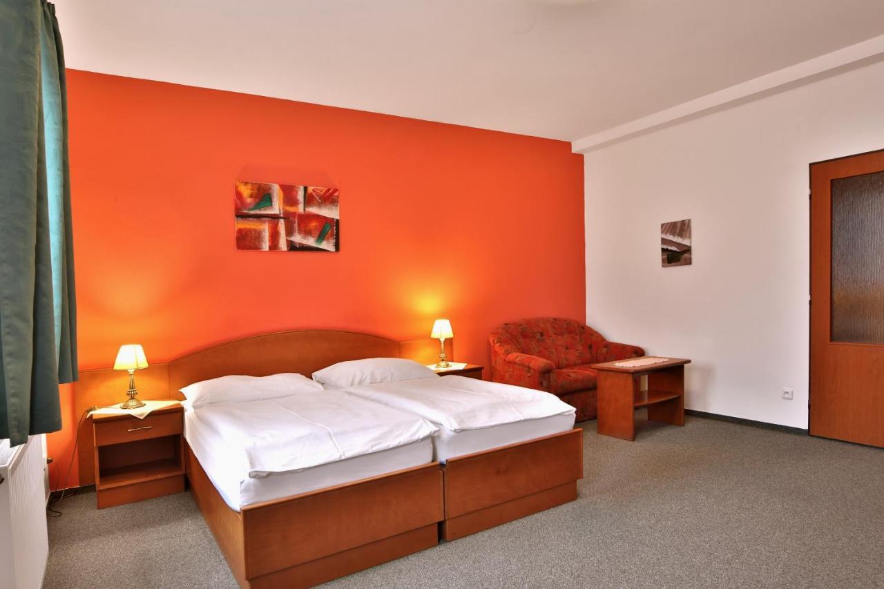 Attic Hotel Прага Экстерьер фото