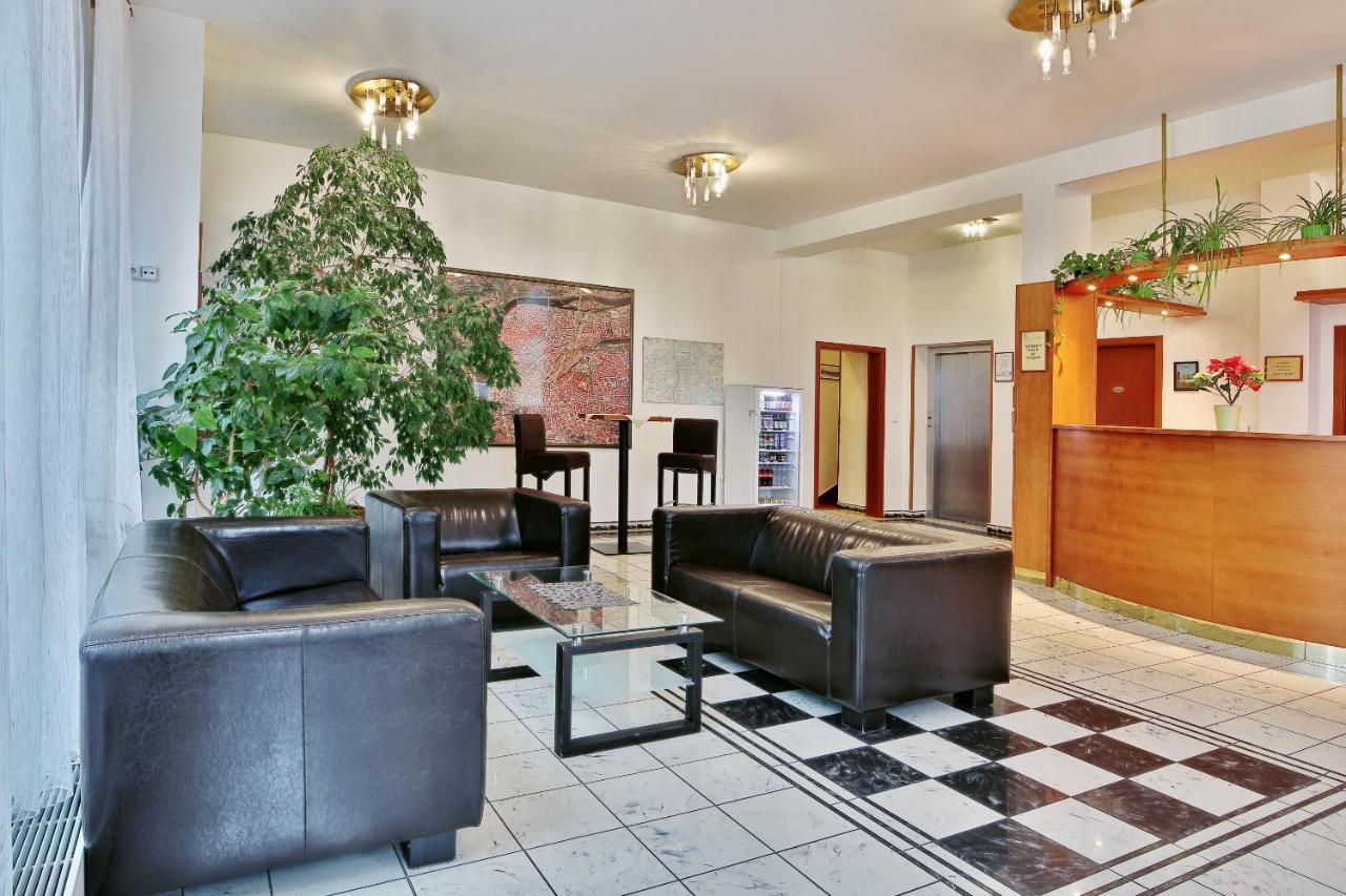 Attic Hotel Прага Экстерьер фото