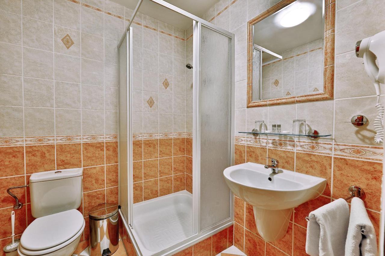 Attic Hotel Прага Экстерьер фото
