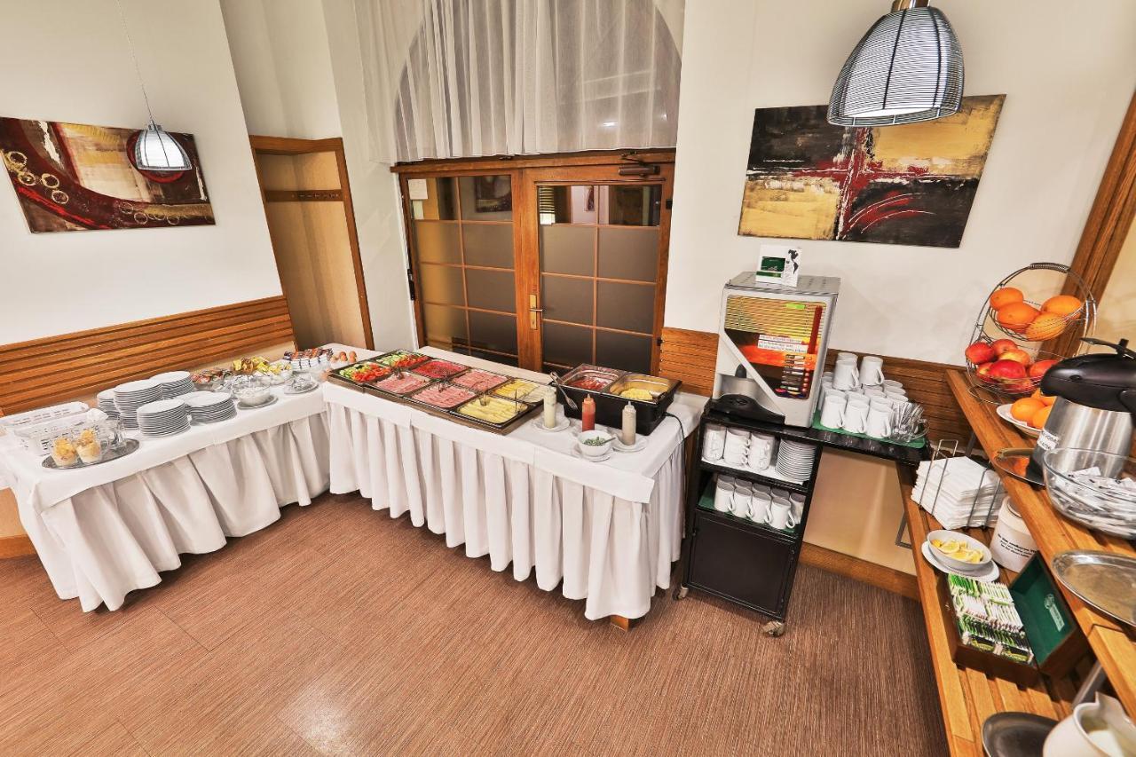 Attic Hotel Прага Экстерьер фото