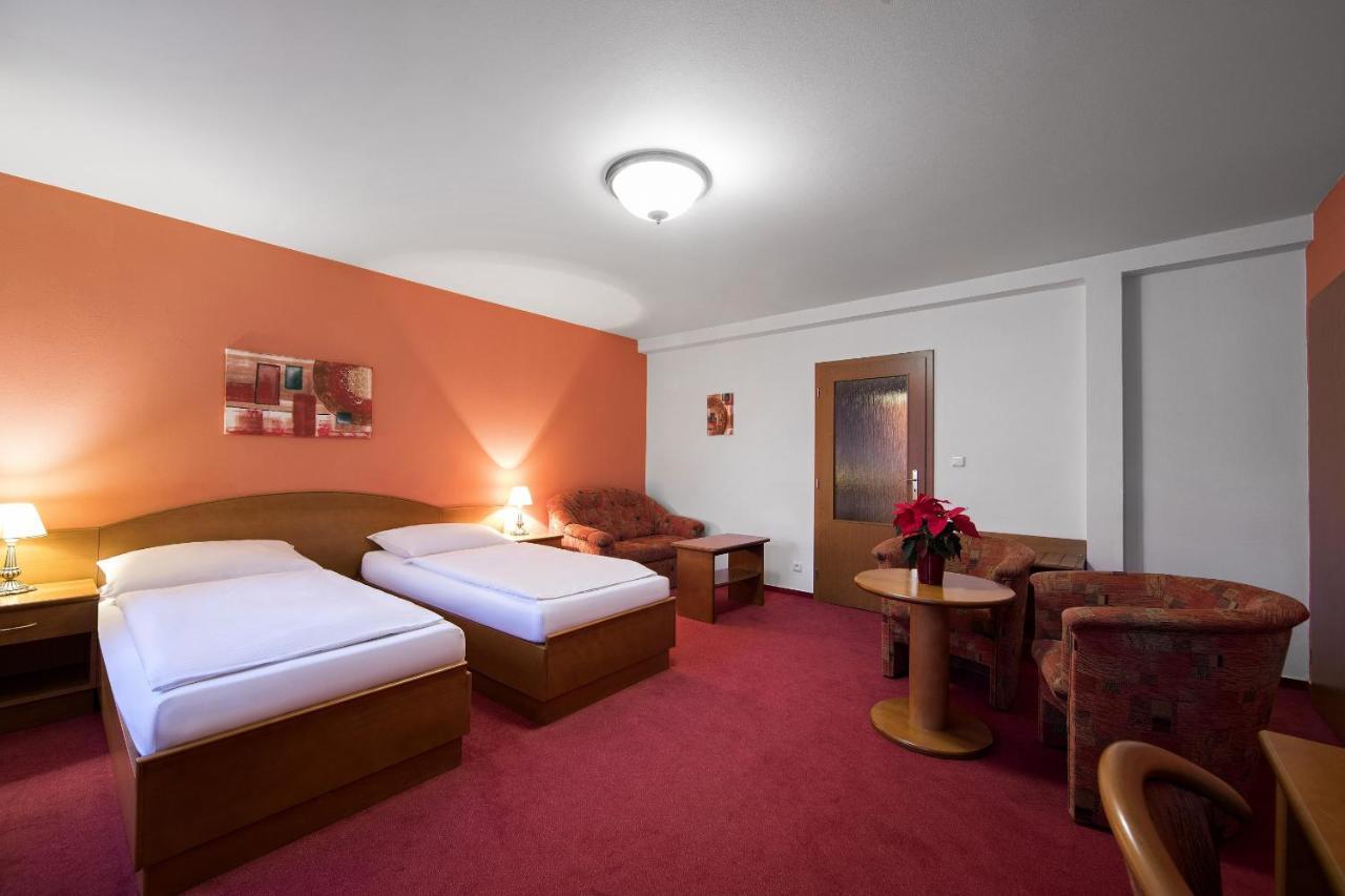 Attic Hotel Прага Экстерьер фото